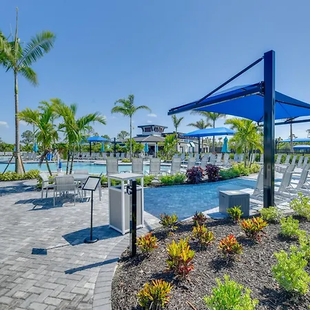 Balcony And Golf Course View Venice Condo With Perks!